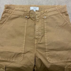 Joie size small cargo pants. Deep front pockets, side pockets, tabs at hem.